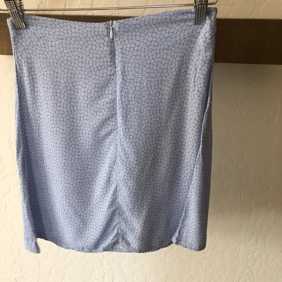 Brandy Melville|Ditsy floral pastel chalk blue mini skirt in silky satin style, - Picture 6 of 10